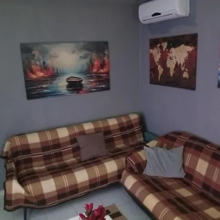 Daire Entire Flat To Chill-inn Tiran
