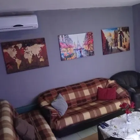 Apartament Entire Flat To Chill-inn Tirana